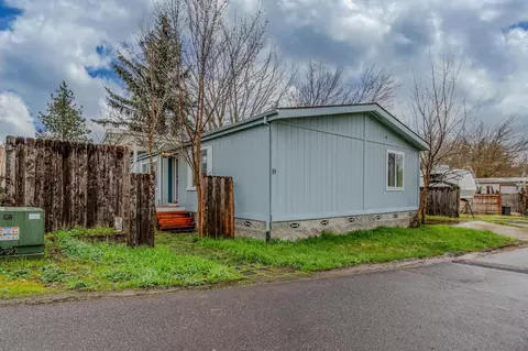 939 S Valley View Rd UNIT 19, Ashland, OR 97520