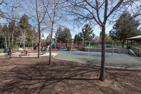 642 NE Seward Ave, Bend, OR 97701 photo 21
