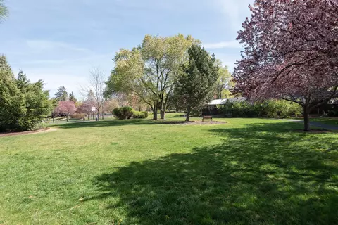 642 NE Seward Ave, Bend, OR 97701 photo 17