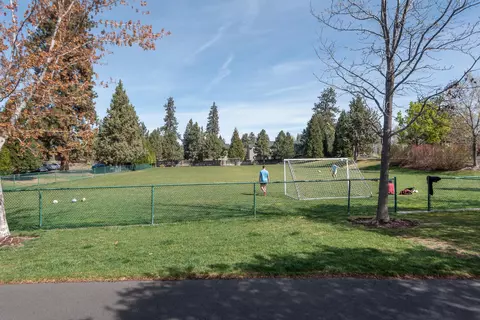 642 NE Seward Ave, Bend, OR 97701 photo 19