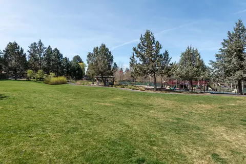 642 NE Seward Ave, Bend, OR 97701 photo 22