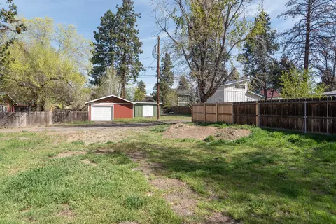 642 NE Seward Ave, Bend, OR 97701 photo 2