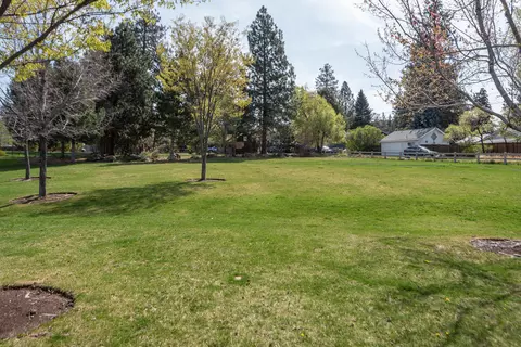 642 NE Seward Ave, Bend, OR 97701 photo 15