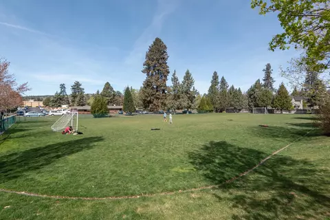 642 NE Seward Ave, Bend, OR 97701 photo 20