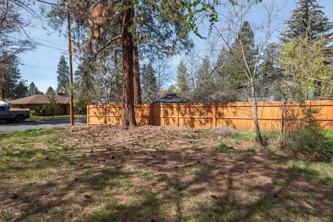642 NE Seward Ave, Bend, OR 97701 photo 8