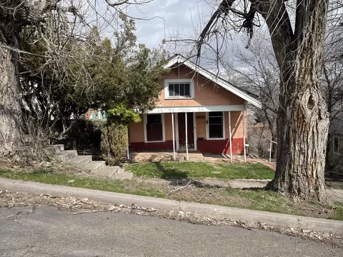 619 N 8th St, Klamath Falls, OR 97601