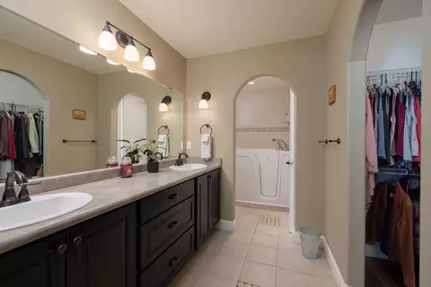 Bath - 200 Ridgeview Dr, Culver, OR 97734 photo 2 of 3