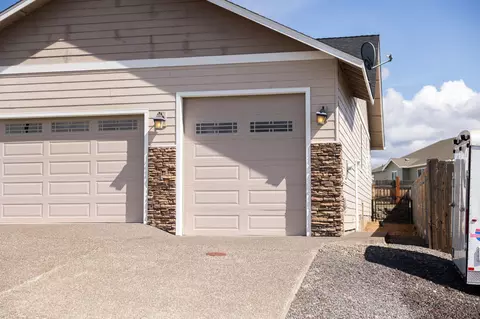Exterior - 200 Ridgeview Dr, Culver, OR 97734 photo 3 of 6
