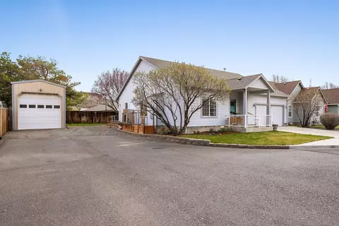 2728 NE Carriage Ln, Prineville, OR 97754