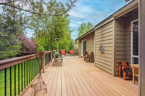 Exterior - 20905 Clear View Ct, Bend, OR 97702 photo 10 of 14