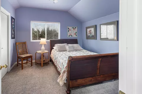 Bedroom - 20905 Clear View Ct, Bend, OR 97702 photo 4 of 4