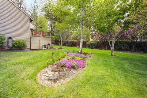 Exterior - 20905 Clear View Ct, Bend, OR 97702 photo 7 of 14