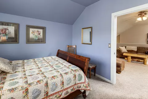 Bedroom - 20905 Clear View Ct, Bend, OR 97702 photo 3 of 4