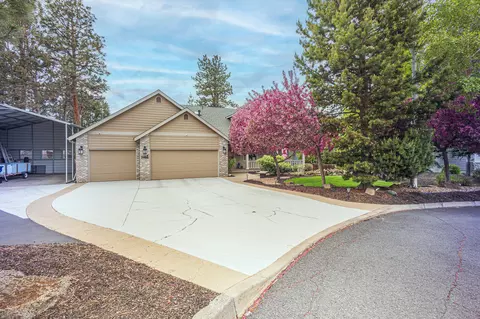 Exterior - 20905 Clear View Ct, Bend, OR 97702 photo 3 of 14