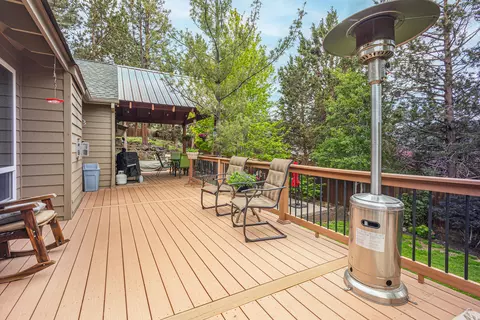 Exterior - 20905 Clear View Ct, Bend, OR 97702 photo 11 of 14