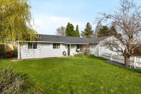 2713 Elliot Ave, Medford, OR 97501