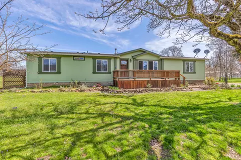 370 Rock Creek Rd, Gold Hill, OR 97525