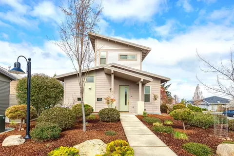 122 Dunn Cir, Ashland, OR 97520