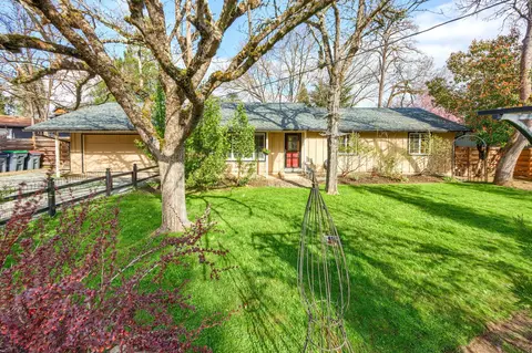 440 G St, Jacksonville, OR 97530