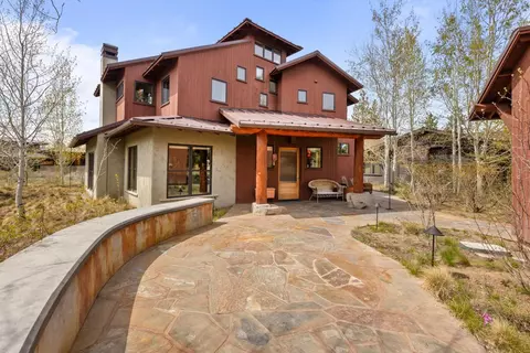 18947 NW Squirreltail Loop, Bend, OR 97703