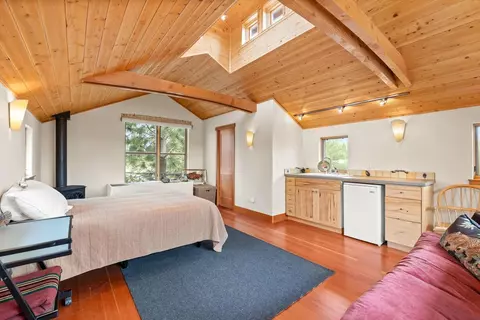 Bedroom - 18947 NW Squirreltail Loop, Bend, OR 97703 photo 7 of 9