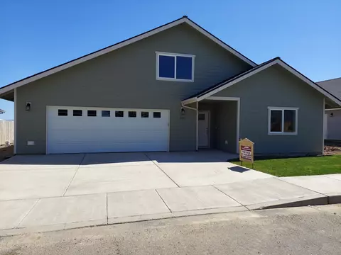 586 Minerva St, Metolius, OR 97741 photo 2