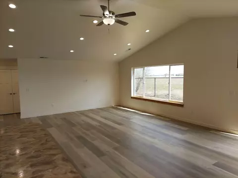 586 Minerva St, Metolius, OR 97741 photo 4