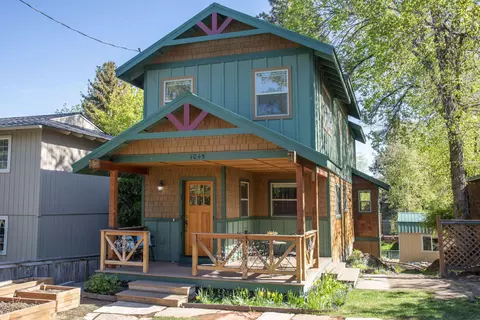 1045 NW Cumberland Ave, Bend, OR 97703