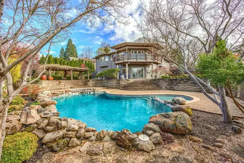 539 N Barneburg Rd, Medford, OR 97504