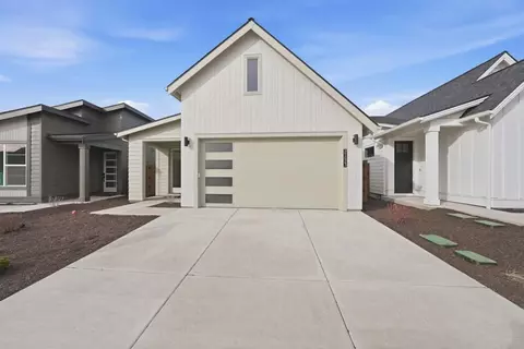 21423 NE Hayloft Pl, Bend, OR 97701