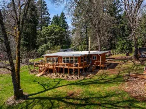 206 Lower Wolf Creek Rd, Wolf Creek, OR 97497