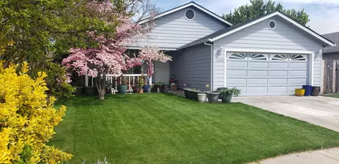 1885 Regal Ave, Medford, OR 97501