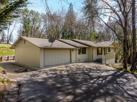 905 Lathrop Rd, Grants Pass, OR 97526
