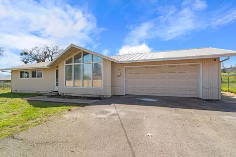2871 Beall Ln, Central Point, OR 97502