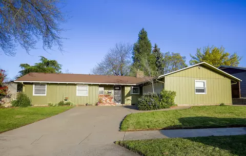 1460 Yucca St, Medford, OR 97504