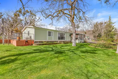 349 Capri Dr, Eagle Point, OR 97524 photo 3
