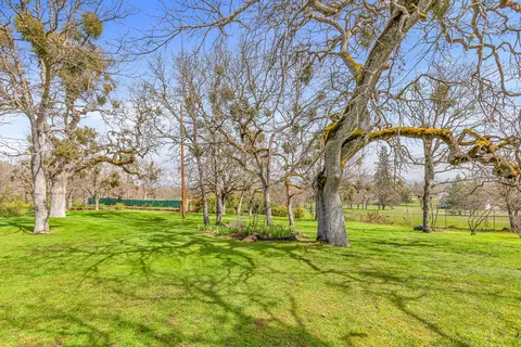 349 Capri Dr, Eagle Point, OR 97524 photo 9