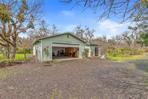 349 Capri Dr, Eagle Point, OR 97524 photo 21
