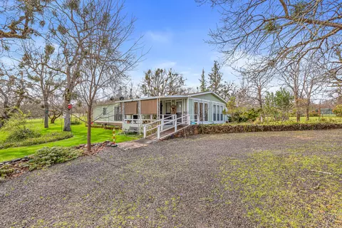 349 Capri Dr, Eagle Point, OR 97524 photo 2