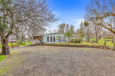349 Capri Dr, Eagle Point, OR 97524 photo 4