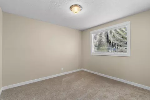 Bedroom - 62946 Nasu Park Loop, Bend, OR 97701 photo 2 of 4