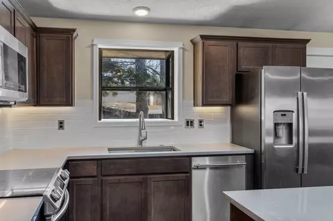 Kitchen - 62946 Nasu Park Loop, Bend, OR 97701 photo 3 of 5
