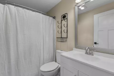 Bath - 62946 Nasu Park Loop, Bend, OR 97701 photo 2 of 2