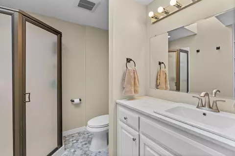 Bath - 62946 Nasu Park Loop, Bend, OR 97701 photo 1 of 2
