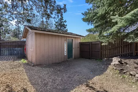 Exterior - 62946 Nasu Park Loop, Bend, OR 97701 photo 7 of 8