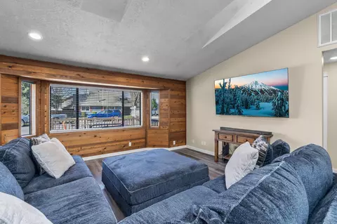 Living - 62946 Nasu Park Loop, Bend, OR 97701 photo 2 of 3