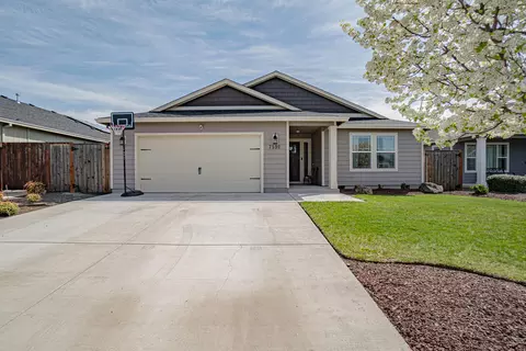 7590 27th St, White City, OR 97503