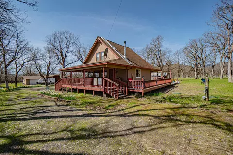 595 Rock Creek Rd, Gold Hill, OR 97525
