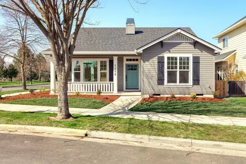 1148 Grouse Ridge Dr, Central Point, OR 97502
