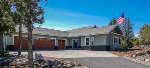 9320 Pipit Ct, Klamath Falls, OR 97601